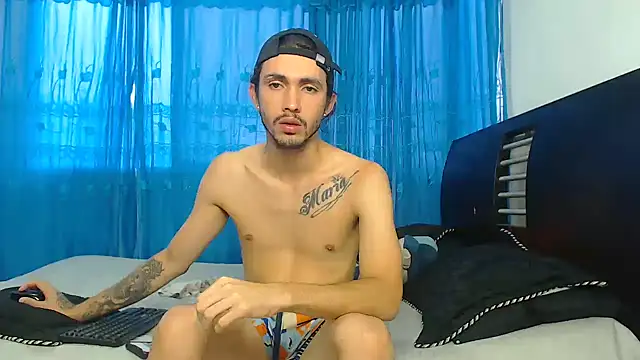 Snapshot of Hot_Sharks_ chatting on 09.10.25 Hot Sharks online show from 09.10.25
