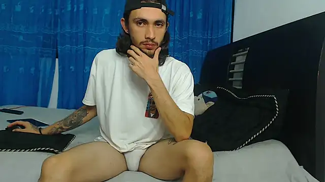 Snapshot of Hot_Sharks_ chatting on 09.14.25 Hot Sharks online show from 09.14.25