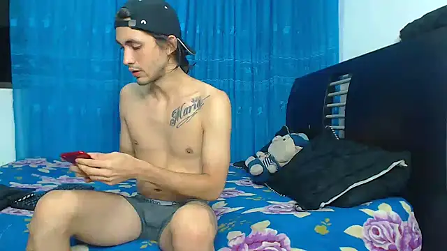 Snapshot of Hot_Sharks_ chatting on 09.30.25 Hot Sharks online show from 09.30.25