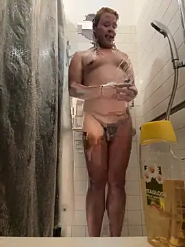 Snapshot of allissonw13 chatting on 10.26.25 allissonw13 online show from 10.26.25