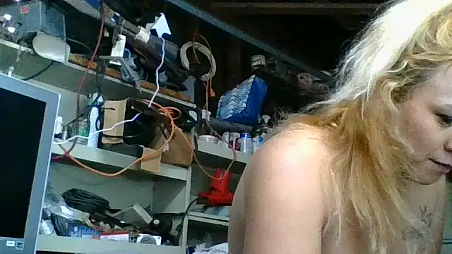 Snapshot of allissonw13 chatting on 11.06.25 allissonw13 online show from 11.06.25