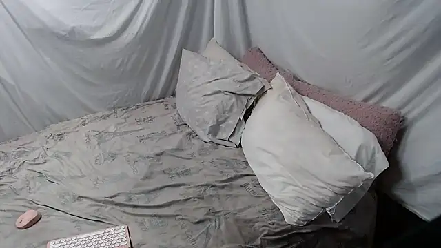 Snapshot of allissonw13 chatting on 11.10.25 allissonw13 online show from 11.10.25