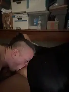 Snapshot of allissonw13 chatting on 11.19.25 allissonw13 online show from 11.19.25