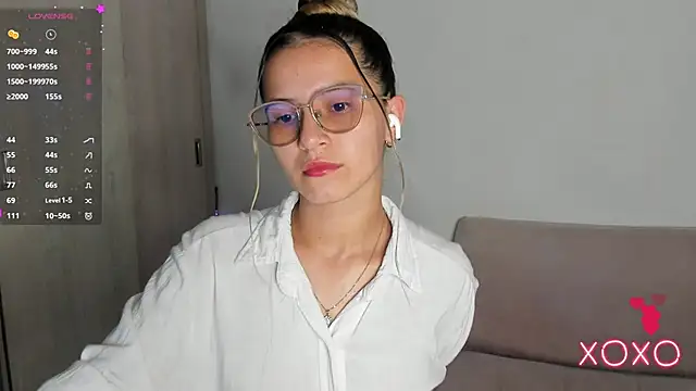 Snapshot of Lilacutte_ chatting on 09.21.25 Lilacutte online show from 09.21.25