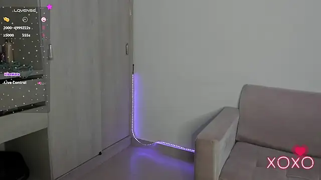 Snapshot of Lilacutte_ chatting on 10.22.25 Lilacutte online show from 10.22.25