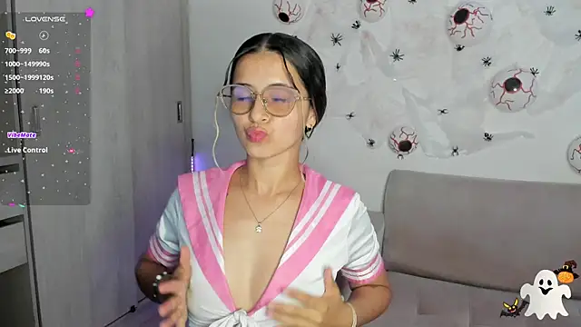 Snapshot of Lilacutte_ chatting on 10.31.25 Lilacutte online show from 10.31.25