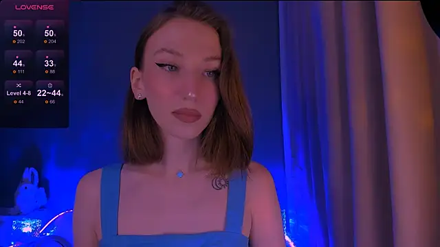 Snapshot of ellaamber chatting on 11.28.25 ellaamber online show from 11.28.25