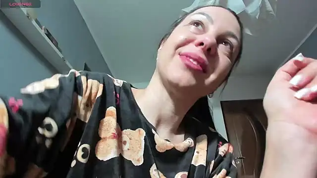 Snapshot of SexxyMeriem chatting on 02.18.25 SexxyMeriem online show from 02.18.25