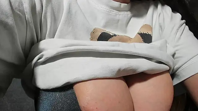 Snapshot of SexxyMeriem chatting on 03.02.25 SexxyMeriem online show from 03.02.25