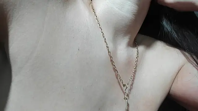 Snapshot of SexxyMeriem chatting on 03.08.25 SexxyMeriem online show from 03.08.25