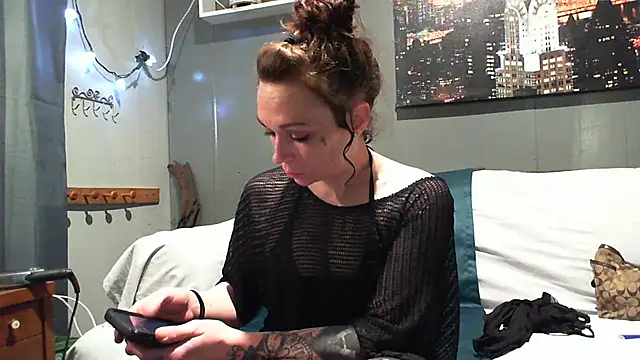 Genevieve143 online show from 02.12.25