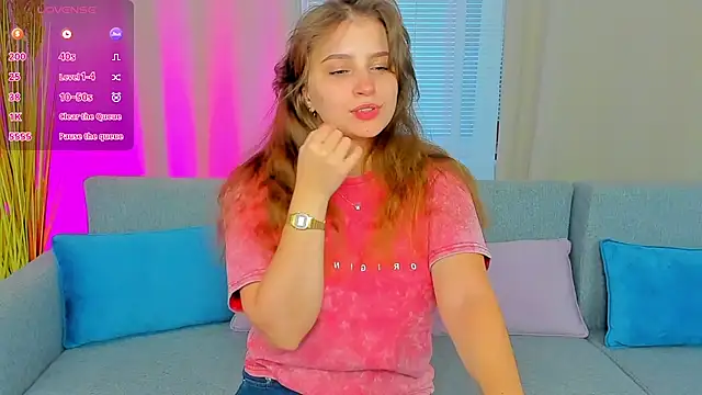 Snapshot of MilaDreamer chatting on 10.18.25 MilaDreamer online show from 10.18.25