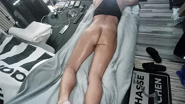 Snapshot of only1po chatting on 12.15.25 only1po online show from 12.15.25