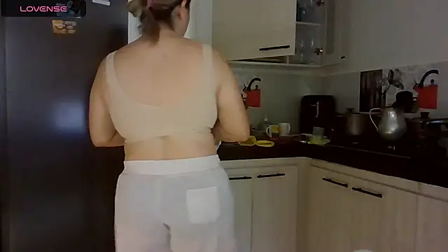 saramartinez1000 online show from 02.17.26