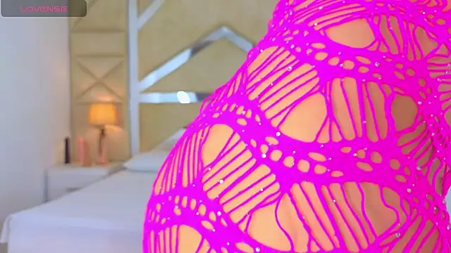 Tiphani walker  online show from 11.02.25