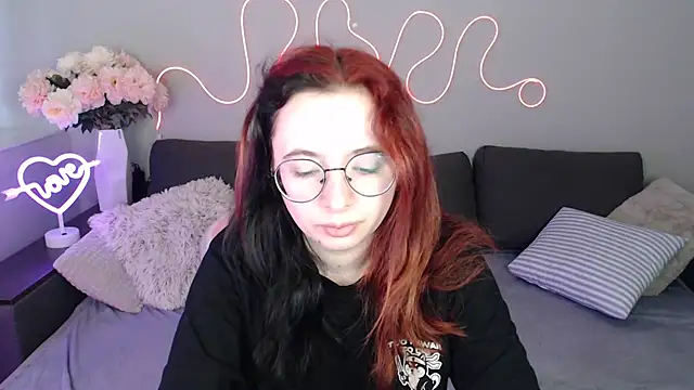 Mini Diva online show from 11.18.25