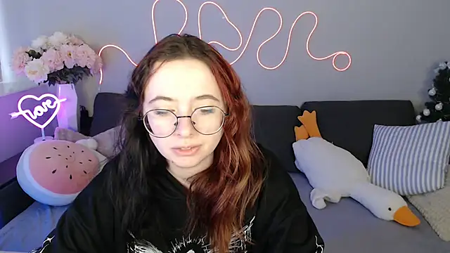 Snapshot of Mini_Diva chatting on 02.17.26 Mini Diva online show from 02.17.26