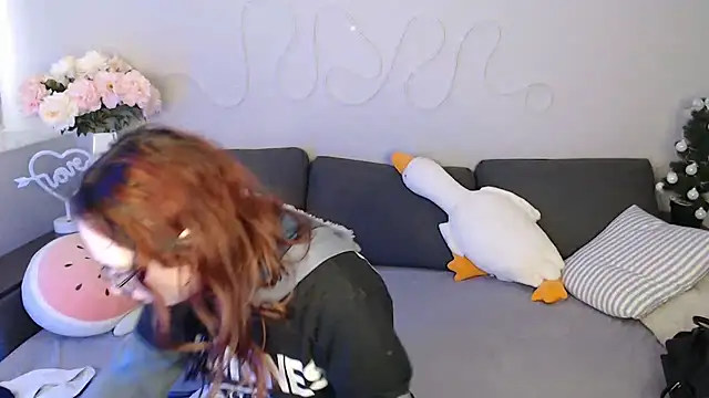 Snapshot of Mini_Diva chatting on 02.18.26 Mini Diva online show from 02.18.26