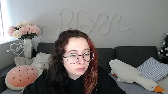 Snapshot of Mini_Diva chatting on 02.23.26 Mini Diva online show from 02.23.26