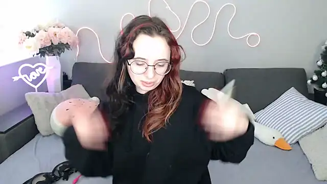 Snapshot of Mini_Diva chatting on 02.24.26 Mini Diva online show from 02.24.26