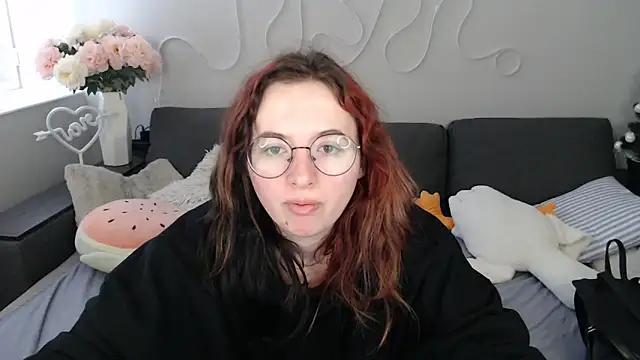 Snapshot of Mini_Diva chatting on 02.27.26 Mini Diva online show from 02.27.26