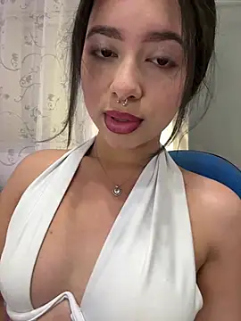 Snapshot of AliceJovovich chatting on 12.30.24 AliceJovovich online show from 12.30.24