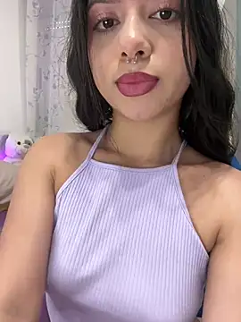 Snapshot of AliceJovovich chatting on 01.02.25 AliceJovovich online show from 01.02.25