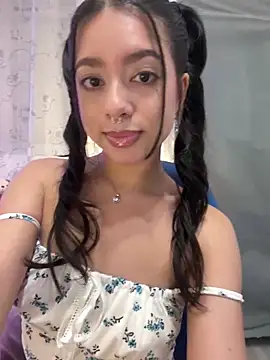 Snapshot of AliceJovovich chatting on 01.03.25 AliceJovovich online show from 01.03.25