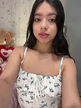 Snapshot of AliceJovovich chatting on 01.20.25 AliceJovovich online show from 01.20.25