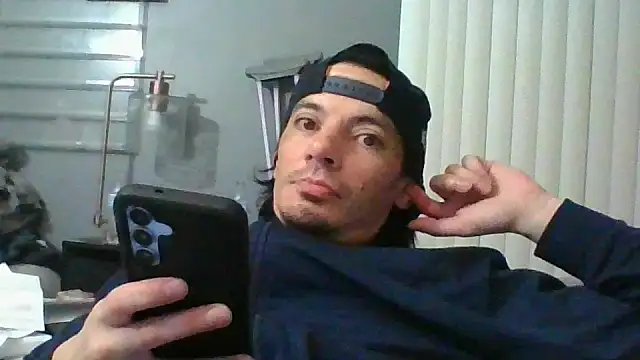 Snapshot of gifted723 chatting on 11.30.25 gifted723 online show from 11.30.25