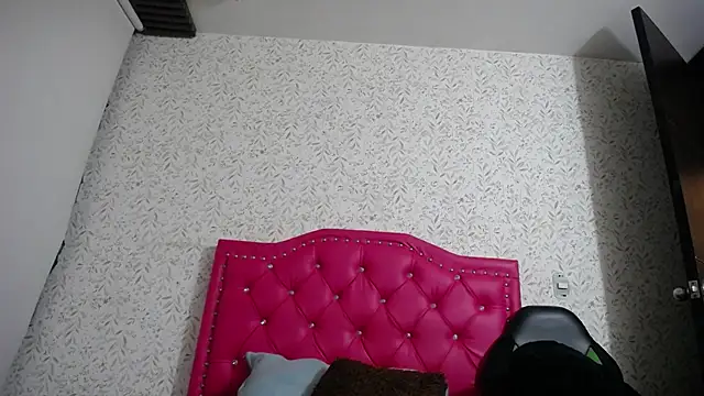 luly pink online show from 10.14.25