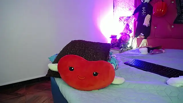 luly pink online show from 10.25.25