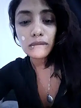 Snapshot of VictoireFeller chatting on 12.05.25 VictoireFeller online show from 12.05.25