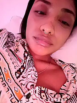 Snapshot of VictoireFeller chatting on 12.15.25 VictoireFeller online show from 12.15.25