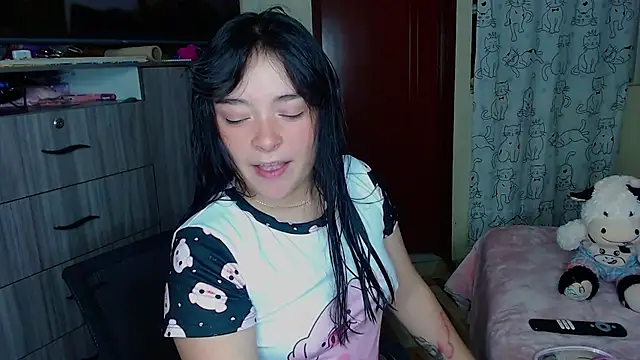 Snapshot of nahia__2 chatting on 09.21.25 nahia 2 online show from 09.21.25