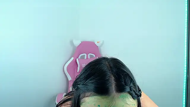 Snapshot of nahia__2 chatting on 10.24.25 nahia 2 online show from 10.24.25