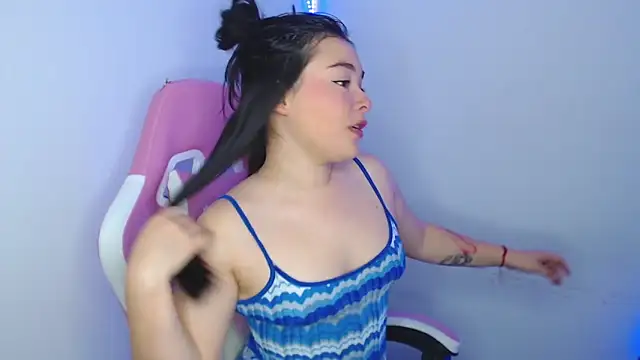 Snapshot of nahia__2 chatting on 12.15.25 nahia 2 online show from 12.15.25