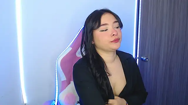 Snapshot of nahia__2 chatting on 12.16.25 nahia 2 online show from 12.16.25