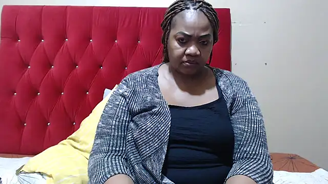 Snapshot of MIGHTYASSS chatting on 10.29.25 MIGHTYASSS online show from 10.29.25