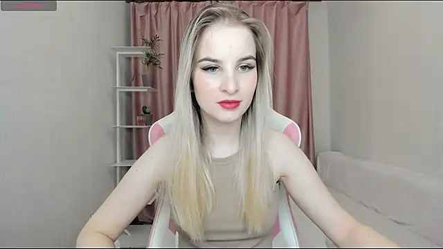 Snapshot of MiraSpaceGirl chatting on 12.04.24 MiraSpaceGirl online show from 12.04.24