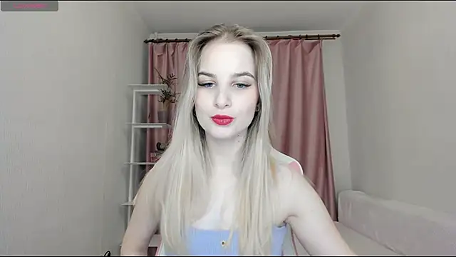 Snapshot of MiraSpaceGirl chatting on 12.14.24 MiraSpaceGirl online show from 12.14.24