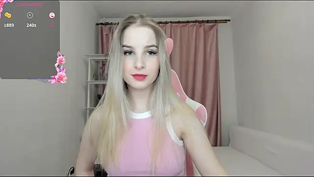 Snapshot of MiraSpaceGirl chatting on 01.05.25 MiraSpaceGirl online show from 01.05.25