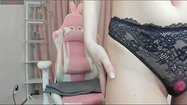 Snapshot of MiraSpaceGirl chatting on 02.11.25 MiraSpaceGirl online show from 02.11.25