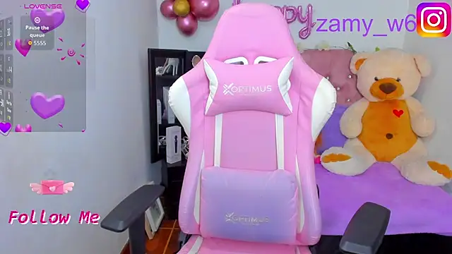 karla cute01 online show from 10.31.25