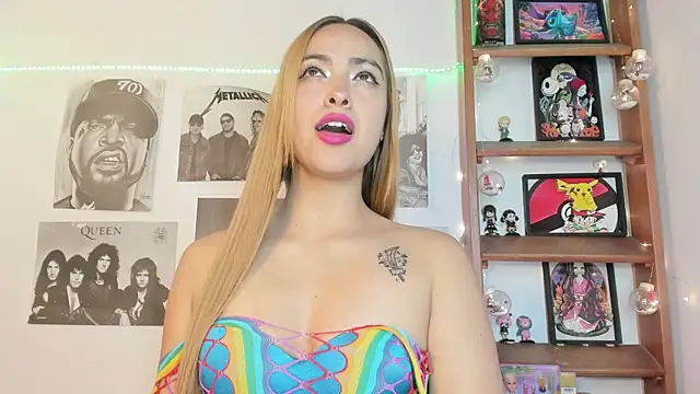 Snapshot of Meowlody chatting on 10.03.25 Meowlody online show from 10.03.25