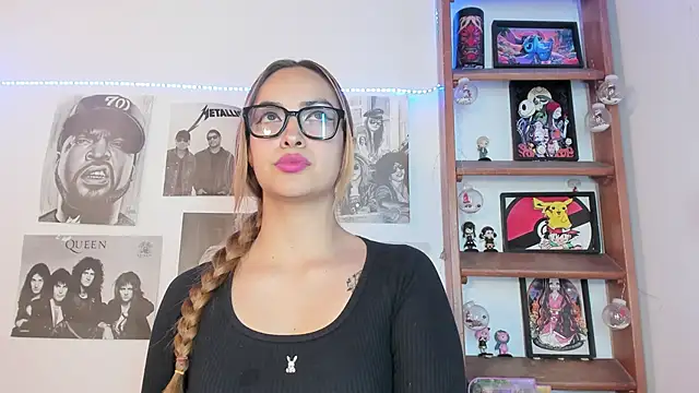 Snapshot of Meowlody chatting on 10.08.25 Meowlody online show from 10.08.25