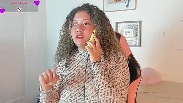 Kenia tompson01 online show from 11.13.25