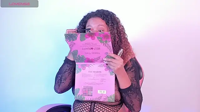 Kenia tompson01 online show from 11.18.25