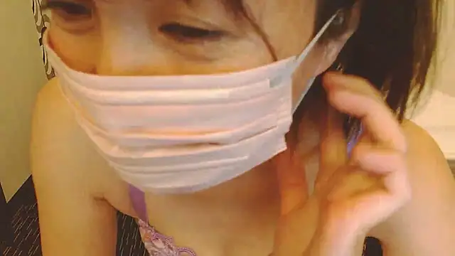 Snapshot of CherryMomo chatting on 10.12.25 CherryMomo online show from 10.12.25