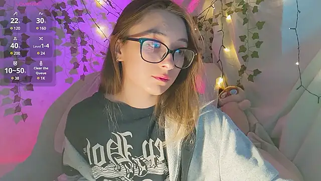 Snapshot of monlight__dana chatting on 12.04.24 monlight dana online show from 12.04.24